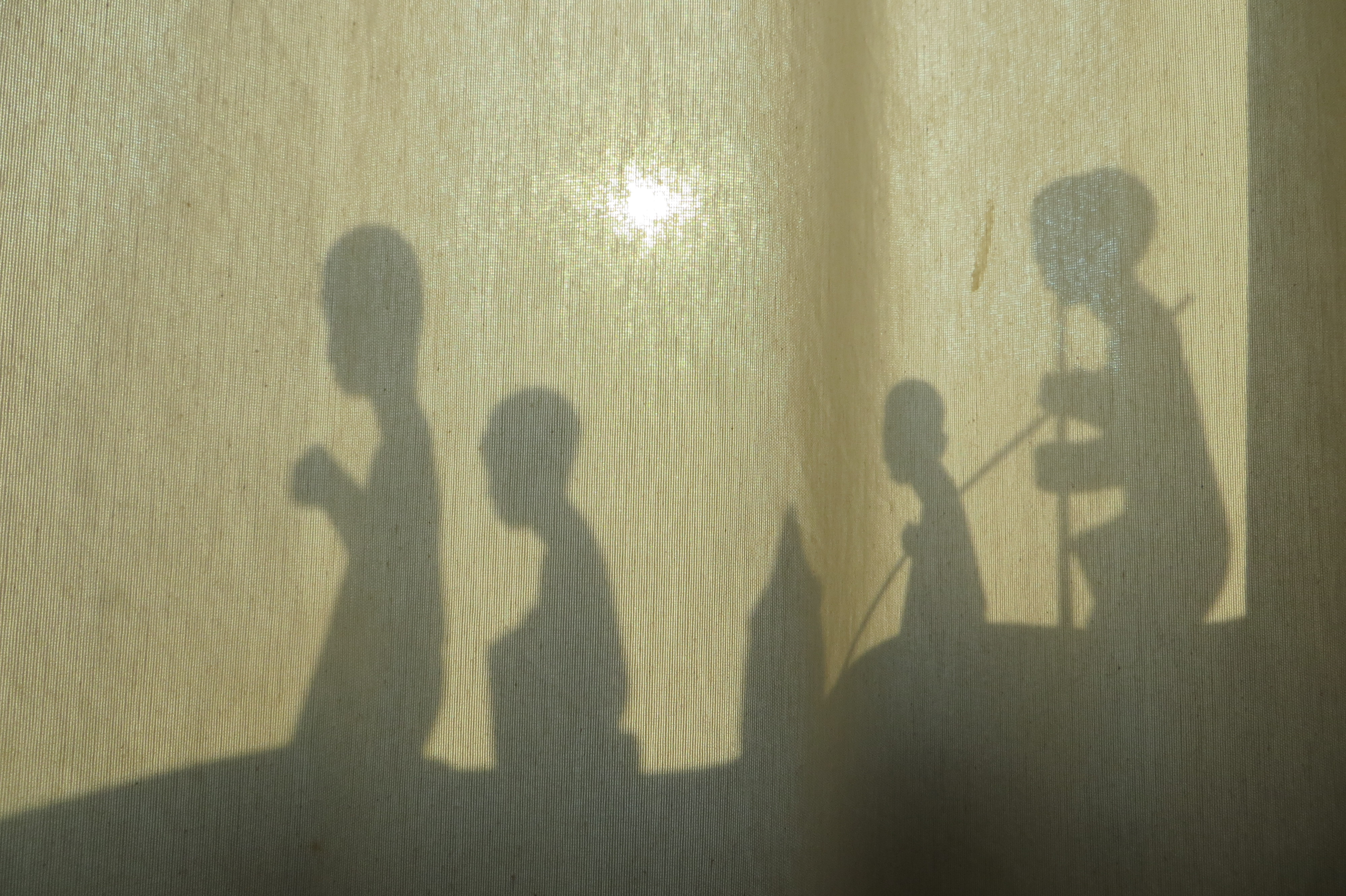 Een hele Rwandese familie in de kano